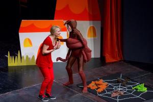 Abonenti otroškega abonmaja »MALI MEDO« so tokrat uživali v glasbeno-gledališki-plesni predstavi