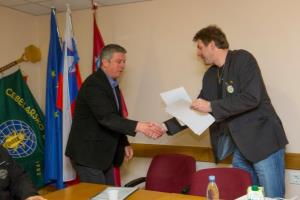 Tudi Občina Postojna podprla projekt, da se 20. maj razglasi za Svetovni dan čebel