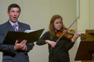 Dekliški pevski zbor Mavrica že 7. leto zapovrstjo obujal koledniške navade