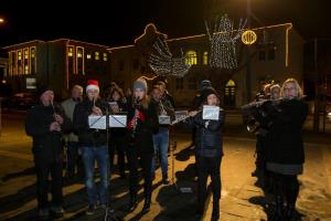 Koncert postojnske godbe v centru