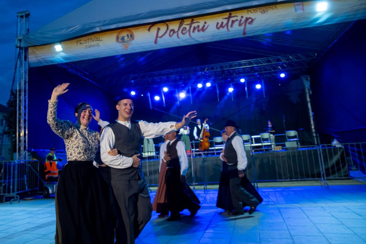 Foto utrinki nastopa Folklornega društva Rakek in Folklorne skupine ...