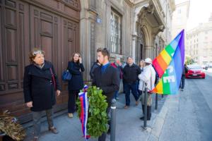 Trst in spomeniki padlim v Postojni