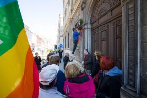 Trst in spomeniki padlim v Postojni