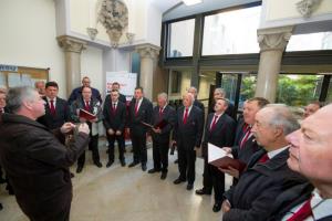 Trst in spomeniki padlim v Postojni