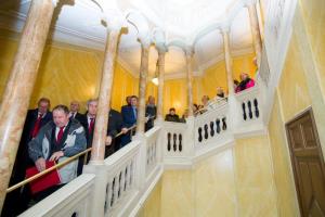 Trst in spomeniki padlim v Postojni