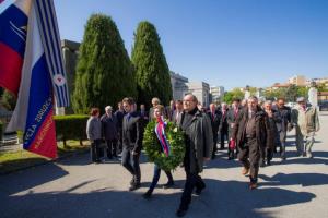 Trst in spomeniki padlim v Postojni