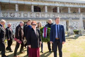 Trst in spomeniki padlim v Postojni