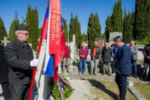 Trst in spomeniki padlim v Postojni