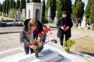 Trst in spomeniki padlim v Postojni