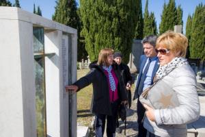 Trst in spomeniki padlim v Postojni