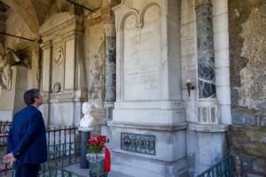 Trst in spomeniki padlim v Postojni