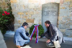 Trst in spomeniki padlim v Postojni