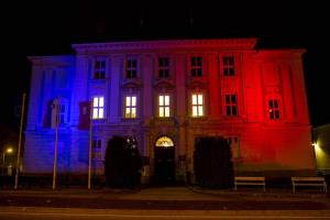 Občina Postojna v podporo Franciji