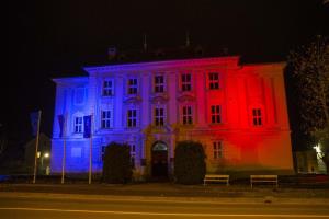 Občina Postojna v podporo Franciji