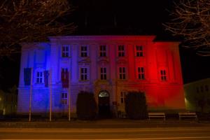 Občina Postojna v podporo Franciji