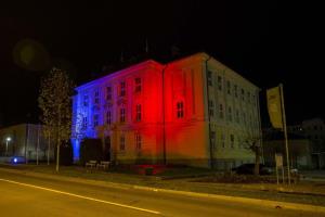 Občina Postojna v podporo Franciji