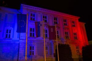 Občina Postojna v podporo Franciji