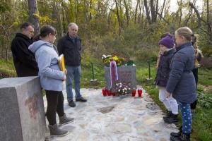 Obisk obeležij v krajevni skupnosti POSTOJNA pred Dnevom spomina na mrtve