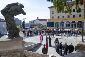 Obisk obeležij v krajevni skupnosti POSTOJNA pred Dnevom spomina na mrtve