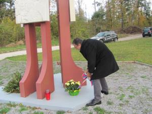 Obisk obeležij v krajevni skupnosti POSTOJNA pred Dnevom spomina na mrtve