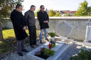 Obisk obeležij v krajevni skupnosti POSTOJNA pred Dnevom spomina na mrtve