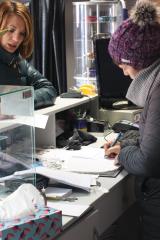 Podpis prevzema kolesa - OŠ Miroslava Vilharja