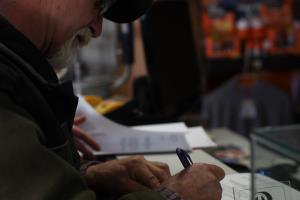 Podpis prevzema kolesa - OŠ Antona Globočnika