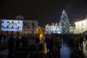 4D6BF9F5-A2EB-427E-8120-D596E8645179