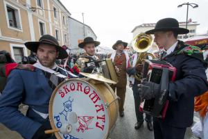 3A35972E-FBB5-4030-9843-CFE2854D6DA2