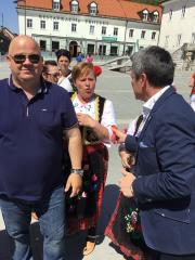 9598EF16-8244-4A5B-BB4D-B41C64FB77CC